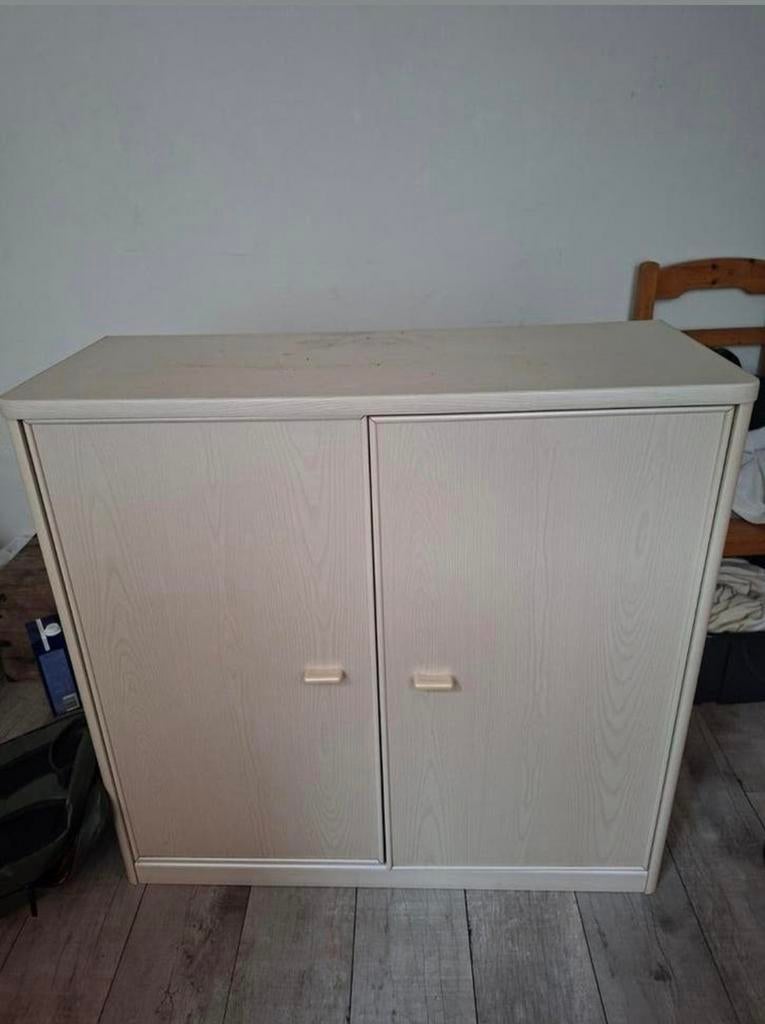 Armoire blanche, Enlèvement