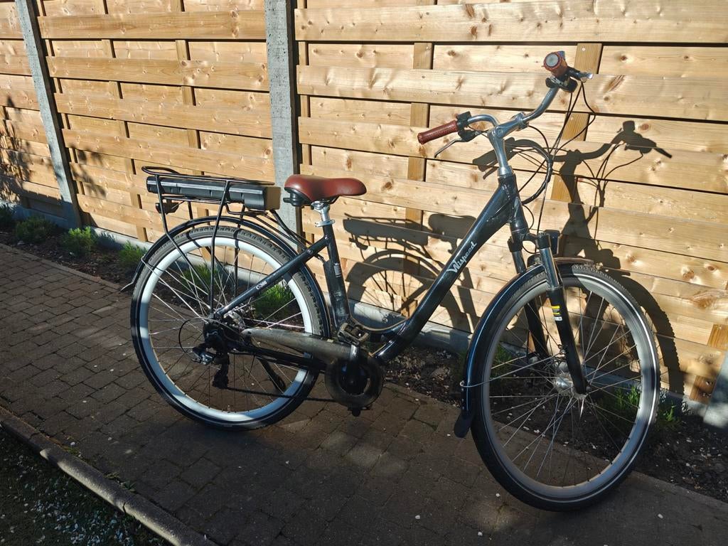 Elektrische damesfiets 28 inch in nieuwstaat, Ophalen, Zo goed als nieuw, 50 km per accu of meer