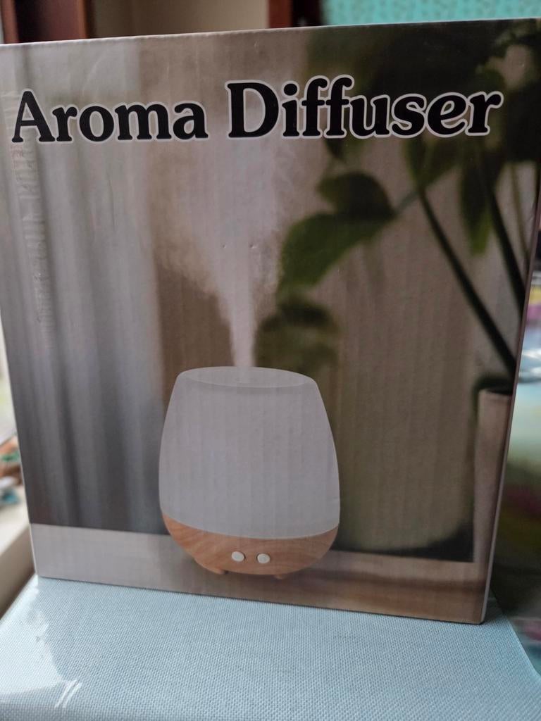 Aroma diffuser met licht €5 cadeautje?, Electroménager, Équipement de traitement de l'air, Enlèvement, Neuf, Accessoire de traitement d'air