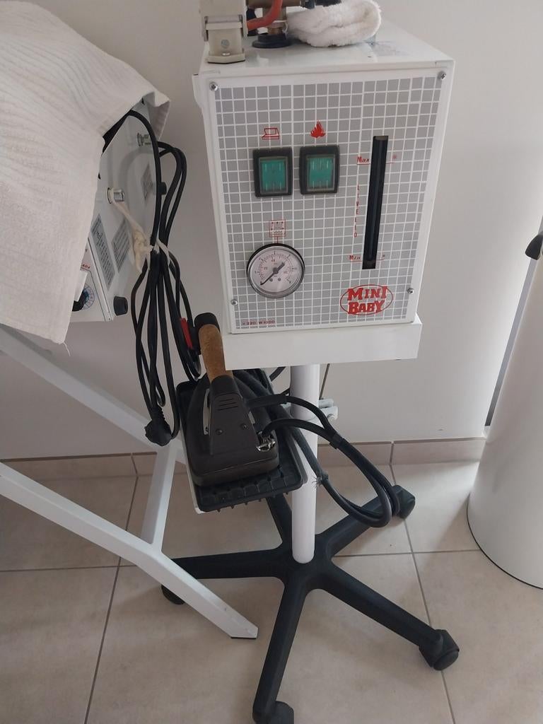 Stoomstrijkijzer  plank met afzuiging en met ketel, Ophalen of Verzenden