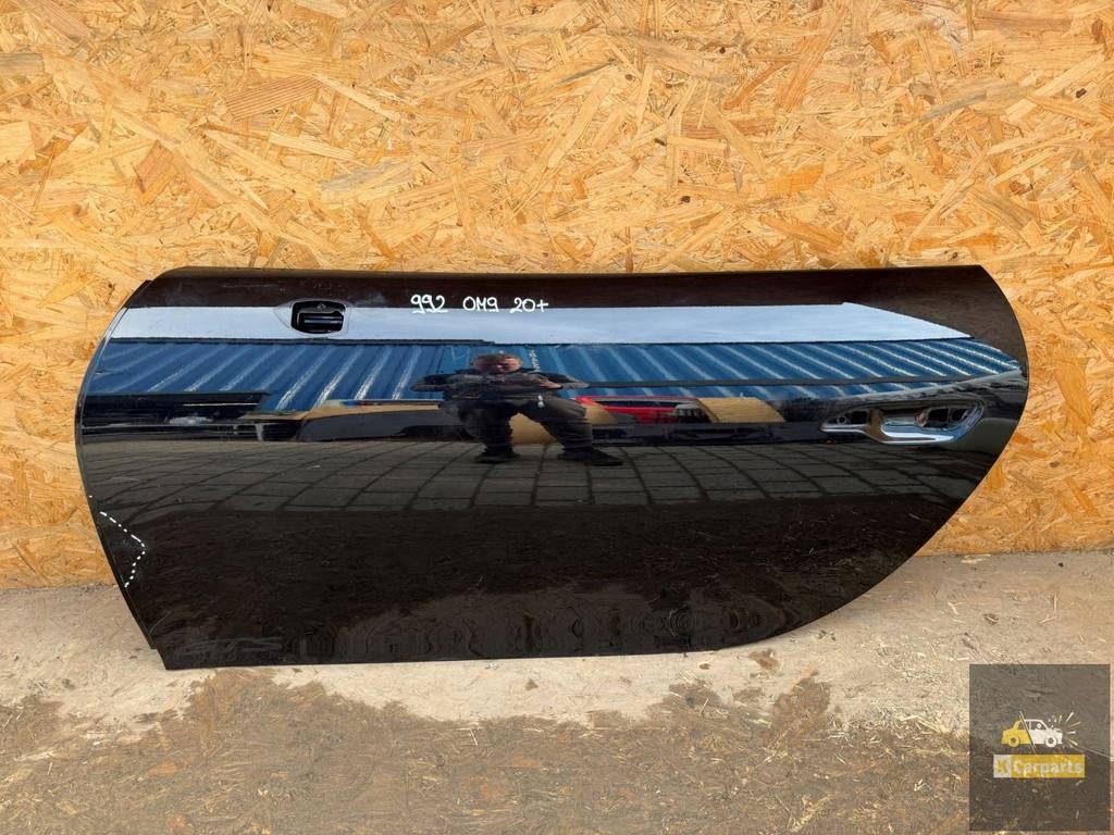 Porsche 911 992 linker deur, Gebruikt, Deur, Porscheplatz 1
70435  Stuttgart, DE, Porsche