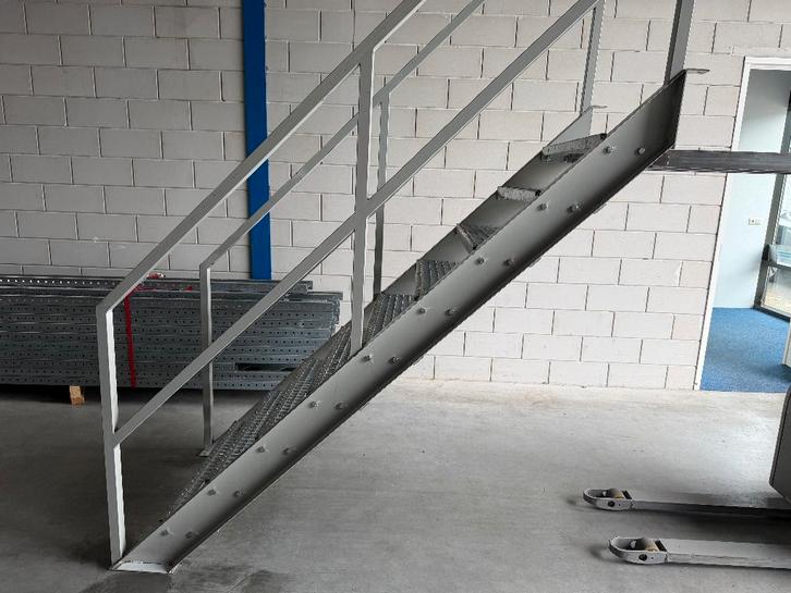 Tussenvloertrap | Etagevloer trap | Entresoltrap, Cd's en Dvd's, Dvd's | Actie, Gebruikt, Actie, Alle leeftijden, Ophalen of Verzenden