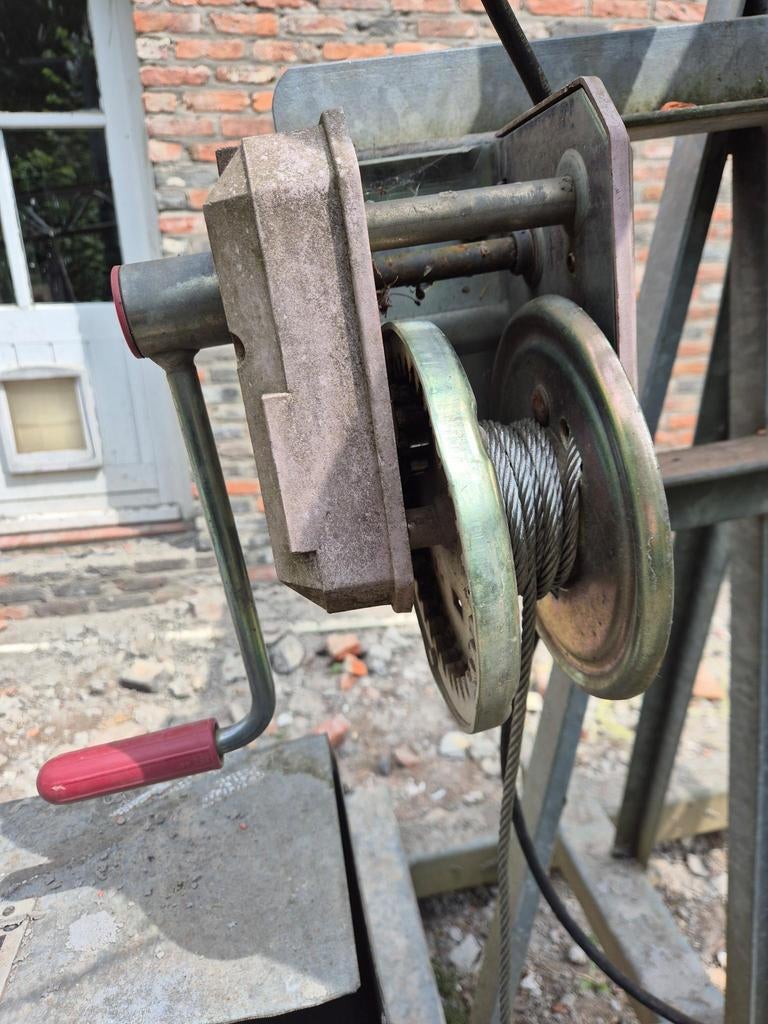 Bouwlift, Ophalen, Gebruikt