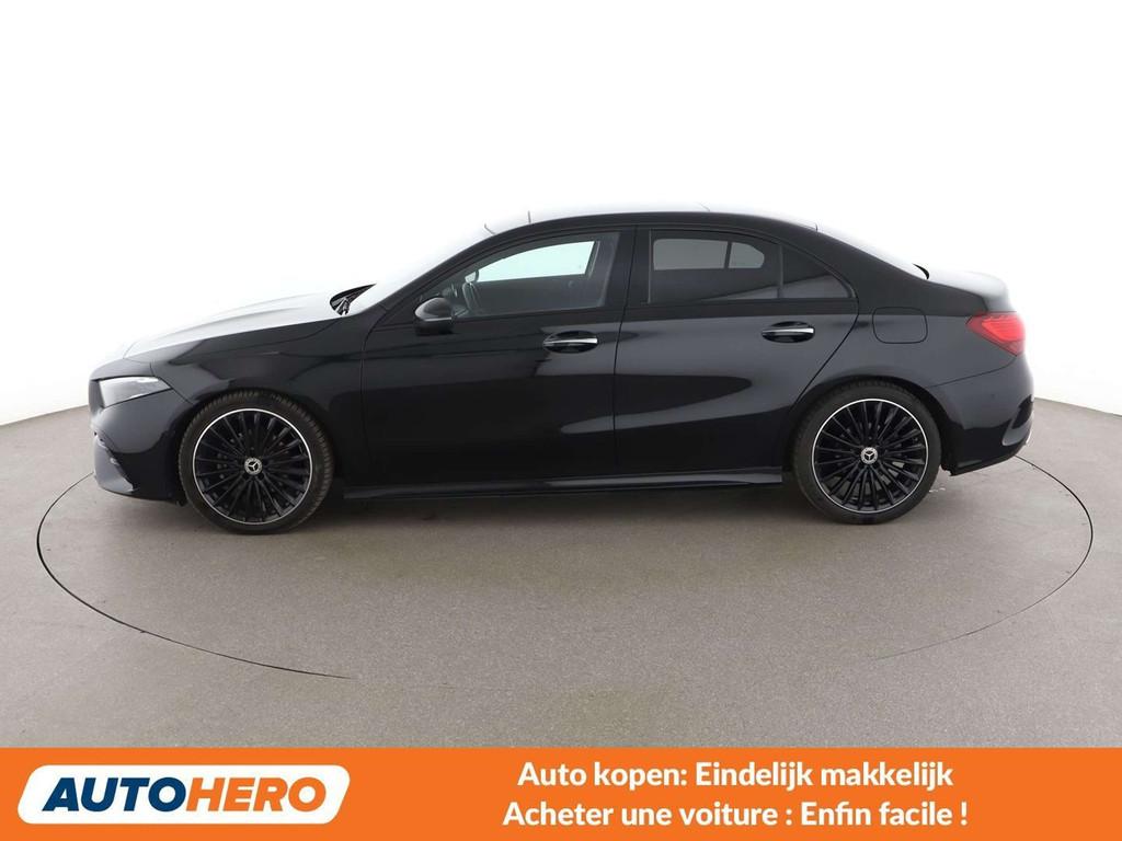 Mercedes-Benz A-Klasse 180 A 180 d AMG Line (bj 2023), Auto's, 4 deurs, Gebruikt, 116 pk, Alcantara