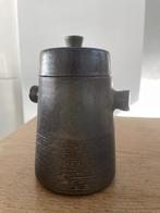 Amhora dekselpot, Enlèvement