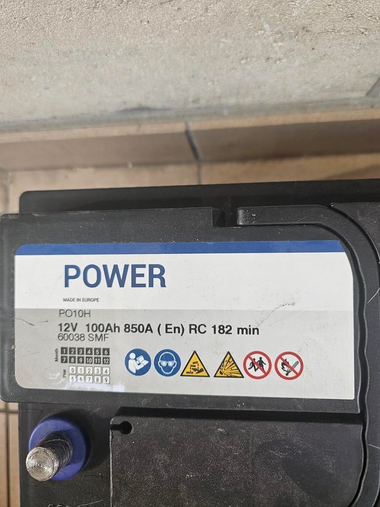 Batterie pour voiture quasiment neuve, Enlèvement