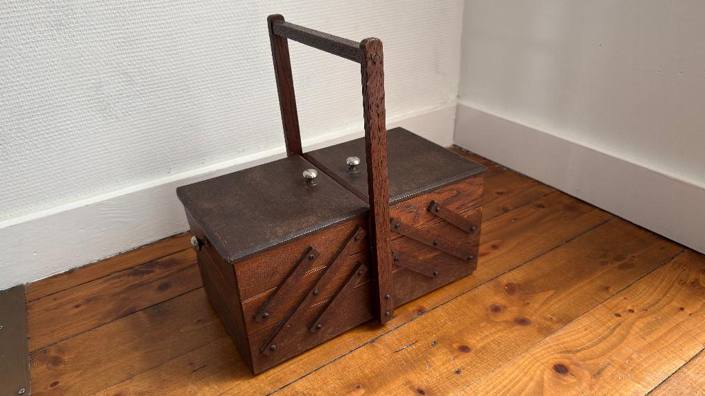 Vintage houten naaikistje (accordion model), Hobby en Vrije tijd, Naaien en Fournituren, Ophalen of Verzenden, Gebruikt, Overige typen
