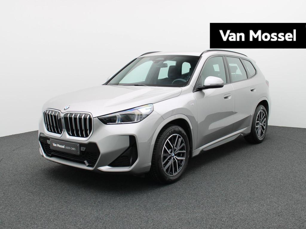 BMW X1 sDrive18i M PACK CAMERA | LED | CARPLAY | NAVI, Auto's, BMW, Stof, Gebruikt, 136 pk, Bedrijf