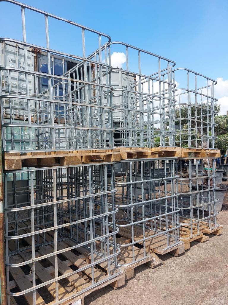 Ibc lege kooien op houten pallet, Ophalen
