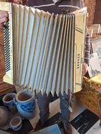 Accordéon ancien, Enlèvement