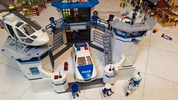 Playmobil police city action grande prison en parfait état 