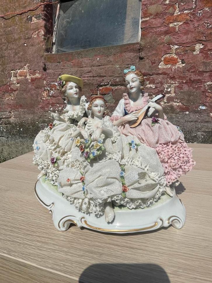 Antiek beeld 3 dames rococo stijl, Verzamelen, Swarovski, Zo goed als nieuw, Ophalen of Verzenden