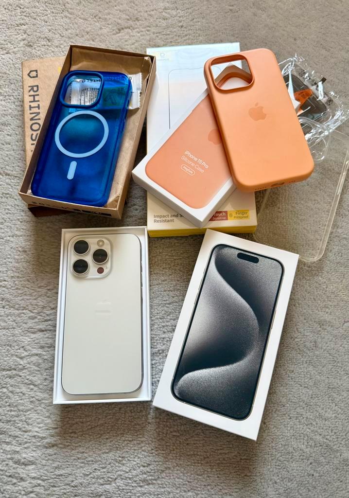 IPhone 15 Pro 256 Go + accessoires, Telecommunicatie, Mobiele telefoons | Apple iPhone, Zo goed als nieuw, 256 GB, Zonder abonnement