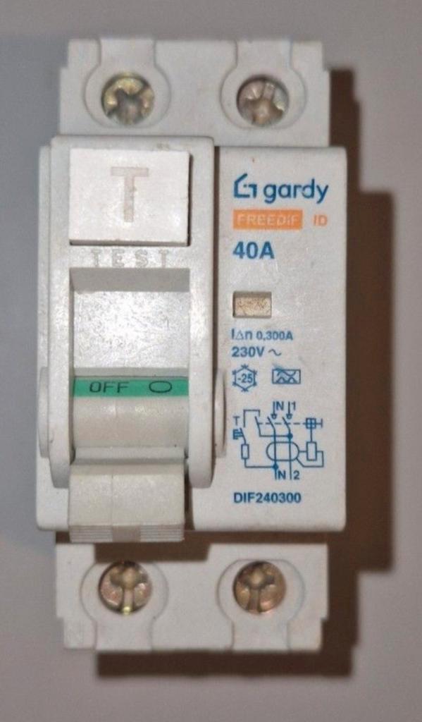 Interrupteur de courant de perte à 2 pôles Gardy 40A 300mA, Bricolage & Construction, Électricité & Câbles, Comme neuf, Interrupteur