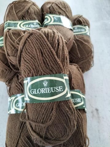 Glorieuse garenbal (8 bruine ballen). beschikbaar voor biedingen