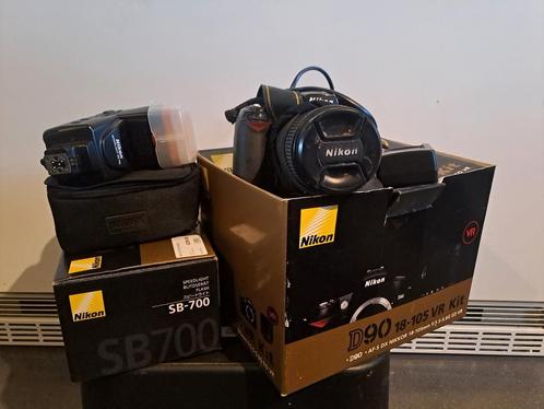 Nikon D90 + AF-S DX Nikkor 18-105mm + Speedlight NikonSB-700, Audio, Tv en Foto, Fotocamera's Digitaal, Gebruikt, Spiegelreflex