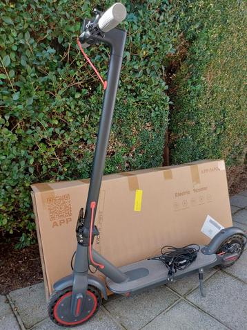 Kick&move elektrische step E scooter, Fietsen en Brommers, 45 cc, Elektrisch, Klasse A (25 km/u), Zo goed als nieuw
