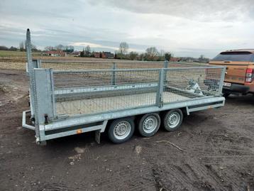 Plateauremorque/ machinelader beschikbaar voor biedingen