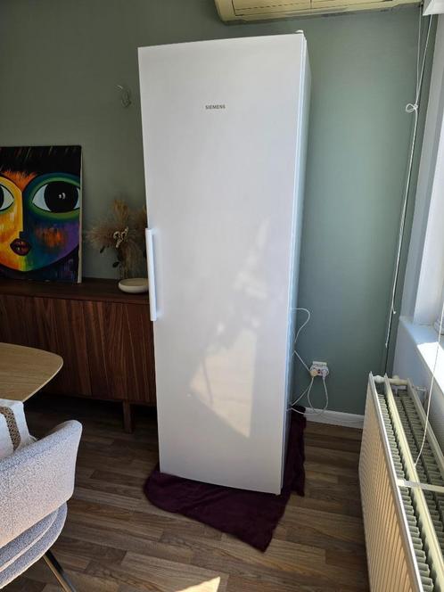 SIEMENS iQ300e, Elektronische apparatuur, Koelkasten en IJskasten, Zo goed als nieuw, Met aparte vriezer, 150 tot 200 liter, 160 cm of meer