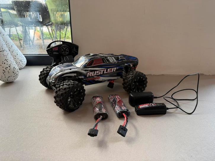 Leuke Traxxas Rustler 2WD 1:10 Compleet rijklaar, Hobby en Vrije tijd, Modelbouw | Radiografisch | Auto's, Zo goed als nieuw, Schaal 1:10