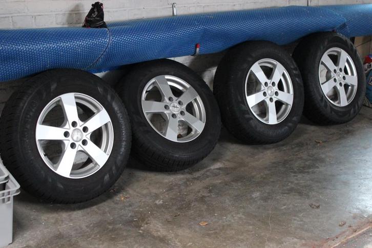 Roues en alu avec pneus neige, Auto-onderdelen, Banden en Velgen, Banden en Velgen, Winterbanden, 16 inch, 215 mm, Personenwagen