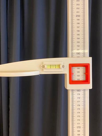 SECA professionele mobiele meetlat tot 2,10 cm beschikbaar voor biedingen