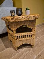 Functioneel retro salontafel of bijzettafeltje in rotan, Huis en Inrichting, 45 tot 60 cm, Overige materialen, Gebruikt, Overige vormen