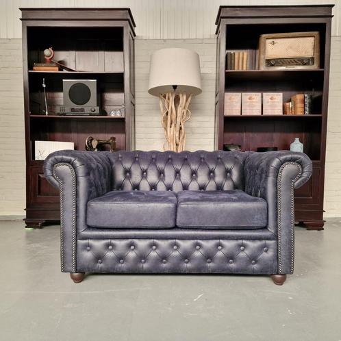 Brighton 2-Zits Classic Chesterfield Bank – Blauw, Soft Leer, Antiek en Kunst, Antiek | Meubels | Stoelen en Sofa's, Ophalen of Verzenden