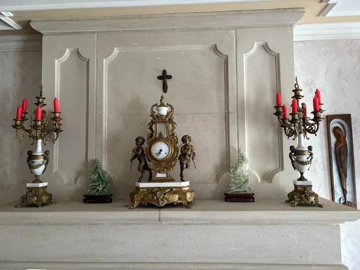 Schouwgarnituur in drie delen, Antiek en Kunst, Antiek | Kandelaars, Overige materialen, Ophalen
