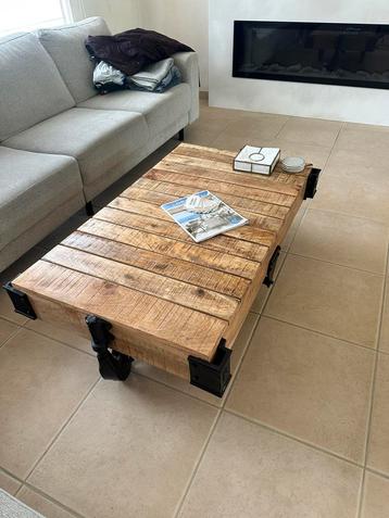 Salontafel beschikbaar voor biedingen