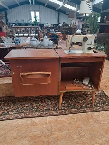 Vintage naaimachine  beschikbaar voor biedingen