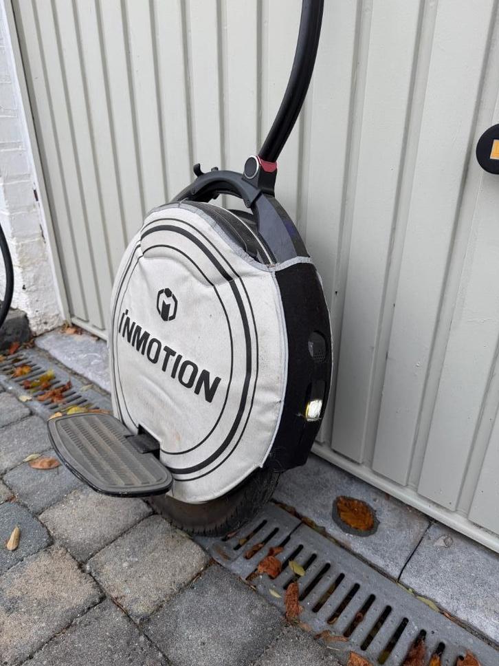 Monoroue InMotion V10 peu utilisée   + housse protection, Fietsen en Brommers, Steps, Zo goed als nieuw, Overige typen, Ophalen