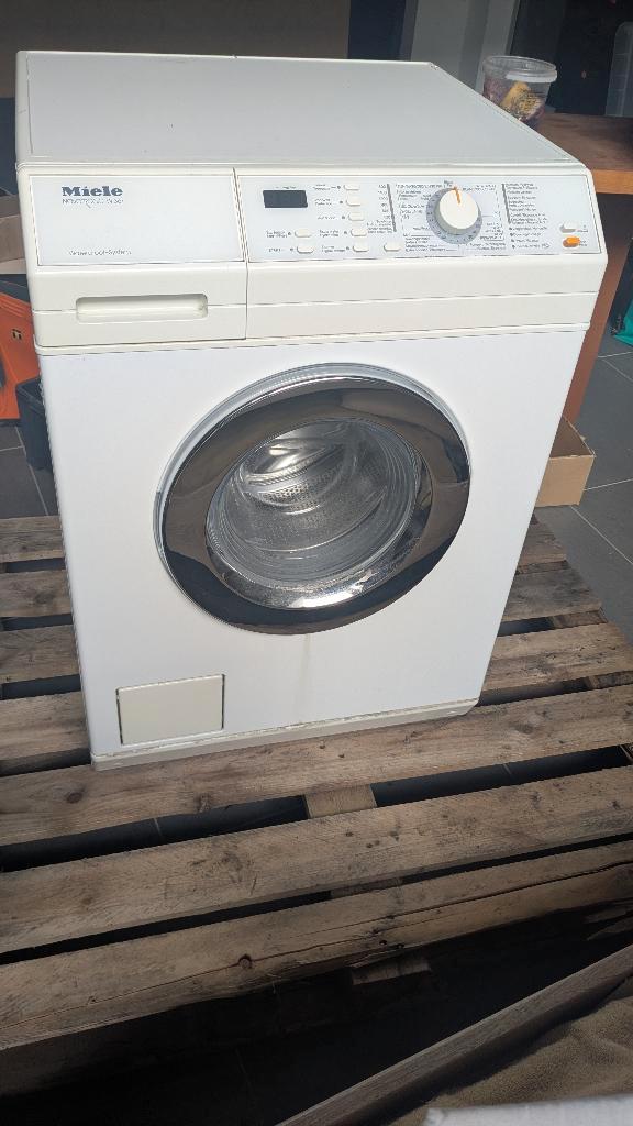 Machine à laver Miele Novotronic W367, Elektronische apparatuur, Wasmachines, Gebruikt, 4 tot 6 kg, Minder dan 85 cm, 1600 toeren of meer