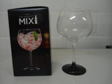 splinternieuwe coctail glazen, gin tonic glazen beschikbaar voor biedingen