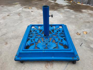 gietijzeren decoratieve zware parasolvoet beschikbaar voor biedingen