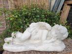 tuinbeeld , engel op plateau, Tuin en Terras, Tuinbeelden, Ophalen of Verzenden, Nieuw, Beton, Engelenbeeld