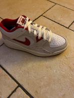 NIKE sneakers, Sport en Fitness, Ophalen, Zo goed als nieuw