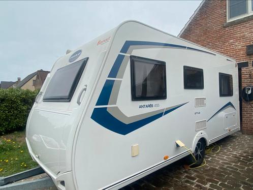 Caravane Antares caravalair 455, Caravans en Kamperen, Caravans, Particulier, tot en met 4, 1000 - 1250 kg, Caravelair, Vast bed