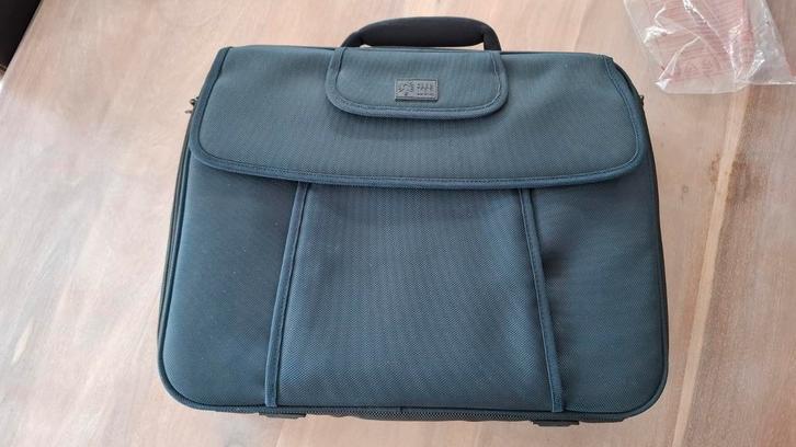 Case Logic Classic laptoptas, Computers en Software, Laptoptassen, Zo goed als nieuw, Schoudertas, 17 inch of meer, Ophalen of Verzenden