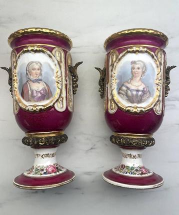  Paire de Vases Porcelaine 19ème Siècle France ou Allemagne disponible aux enchères