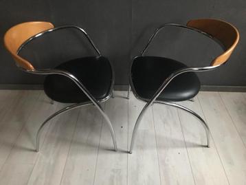 2 chaises Effezetta au design vintage, Italie disponible aux enchères