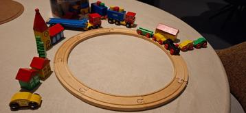Houten trein en treinspoor beschikbaar voor biedingen