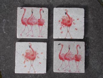 4 sous-verres neufs en marbre avec des Flamants rose