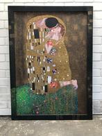 Replica of Gustav Klimt's The Kiss painting ca. 2010. Oil on, Antiek en Kunst, Ophalen of Verzenden
