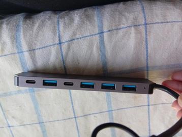 USB 3.0+ USB-C-hub beschikbaar voor biedingen