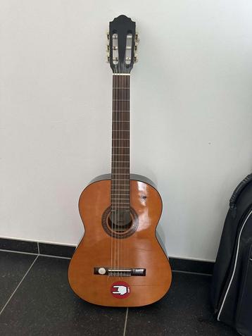 Gitaar  beschikbaar voor biedingen
