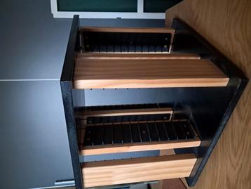 Roterend cd-rek van hout, zwart, 28 x 28 x 27 cm

 beschikbaar voor biedingen