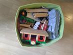 Houten treinsporen en groot houten treinstation, Ophalen