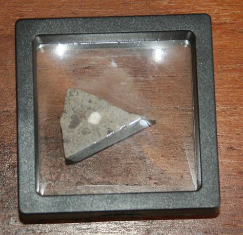 stuk Meteoriet, Howardite Achondrite meteoriet, 12.82 gram, Verzamelen, Mineralen en Fossielen, Ophalen of Verzenden