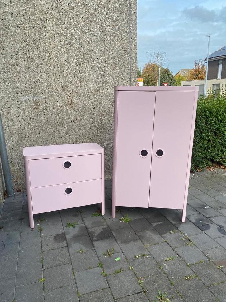 Merk
Busunge roze kleding kast en ladenkast, Huis en Inrichting, Slaapkamer | Nachtkastjes, Gebruikt, Ophalen